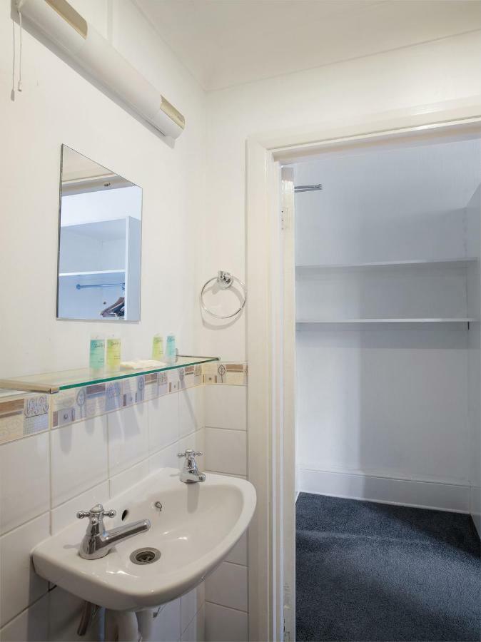 ברייטון Oyo Avalon Lifestyle Guest House מראה חיצוני תמונה